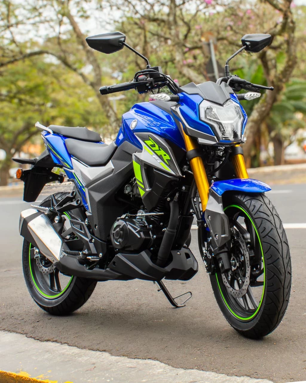 Haojue DR160 azul, vista de três quartos pela frente